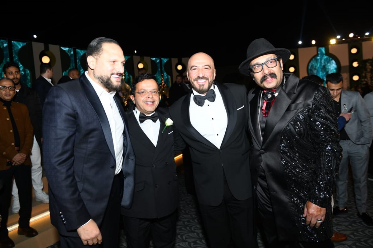 بحضور نجوم الفن.. محمد هنيدي يحتفل زفاف ابنته في أحد فنادق القاهرة