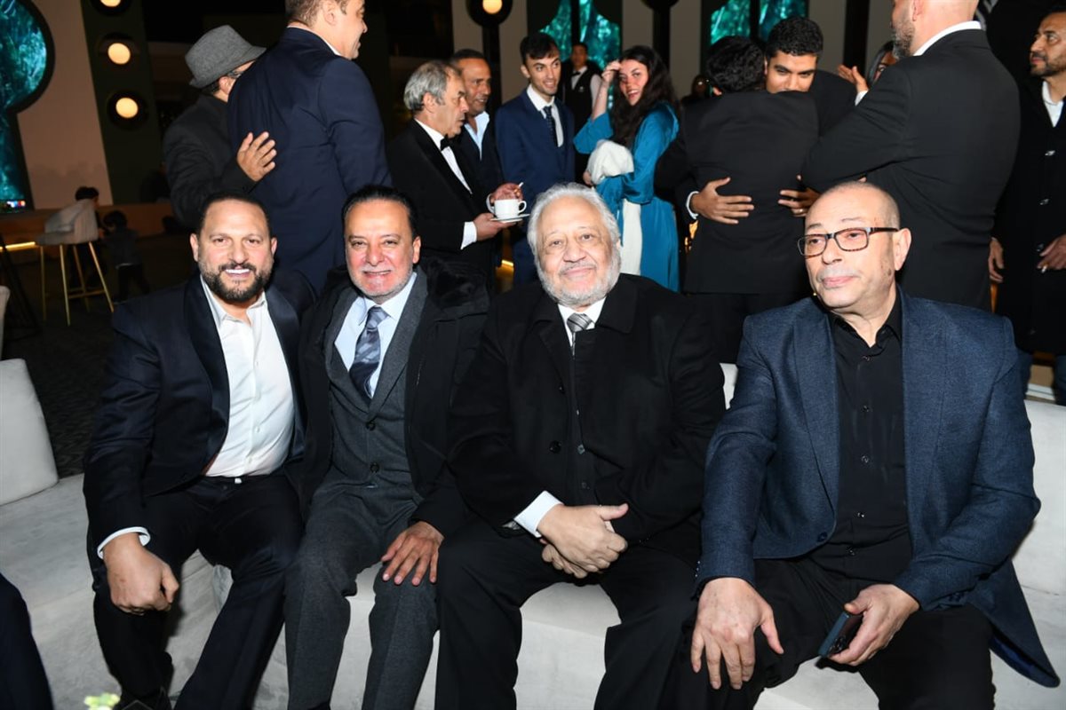 بحضور نجوم الفن.. محمد هنيدي يحتفل زفاف ابنته في أحد فنادق القاهرة