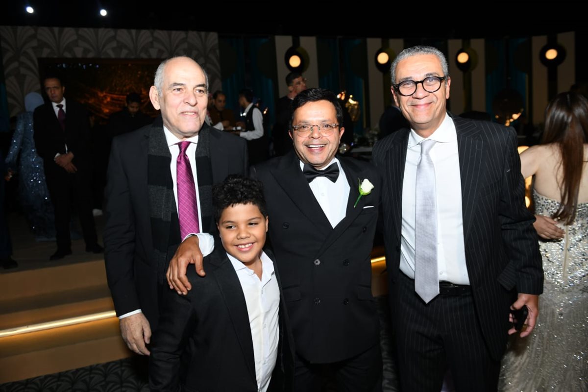 بحضور نجوم الفن.. محمد هنيدي يحتفل زفاف ابنته في أحد فنادق القاهرة