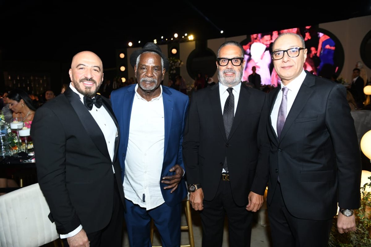 بحضور نجوم الفن.. محمد هنيدي يحتفل زفاف ابنته في أحد فنادق القاهرة