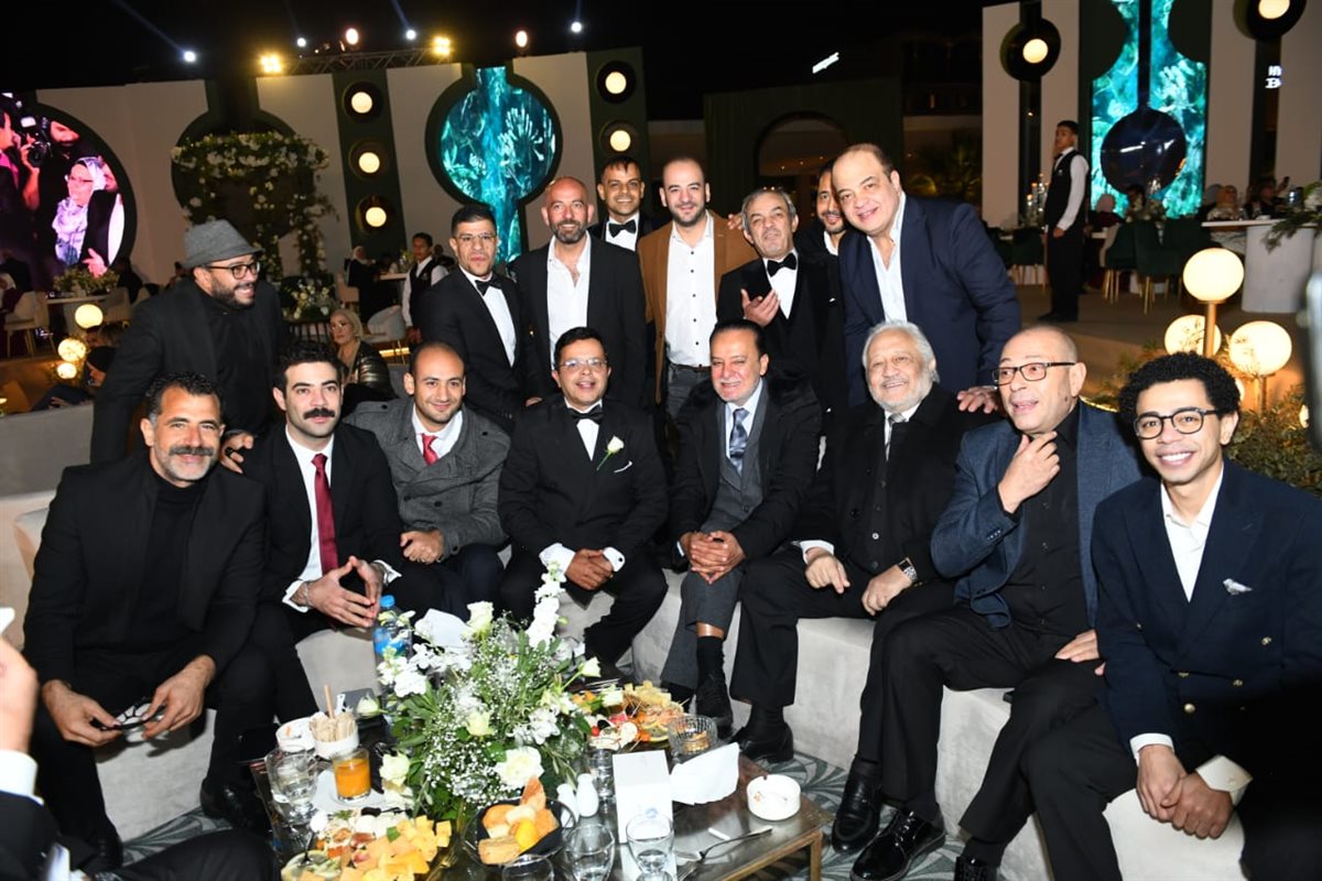 بحضور نجوم الفن.. محمد هنيدي يحتفل زفاف ابنته في أحد فنادق القاهرة