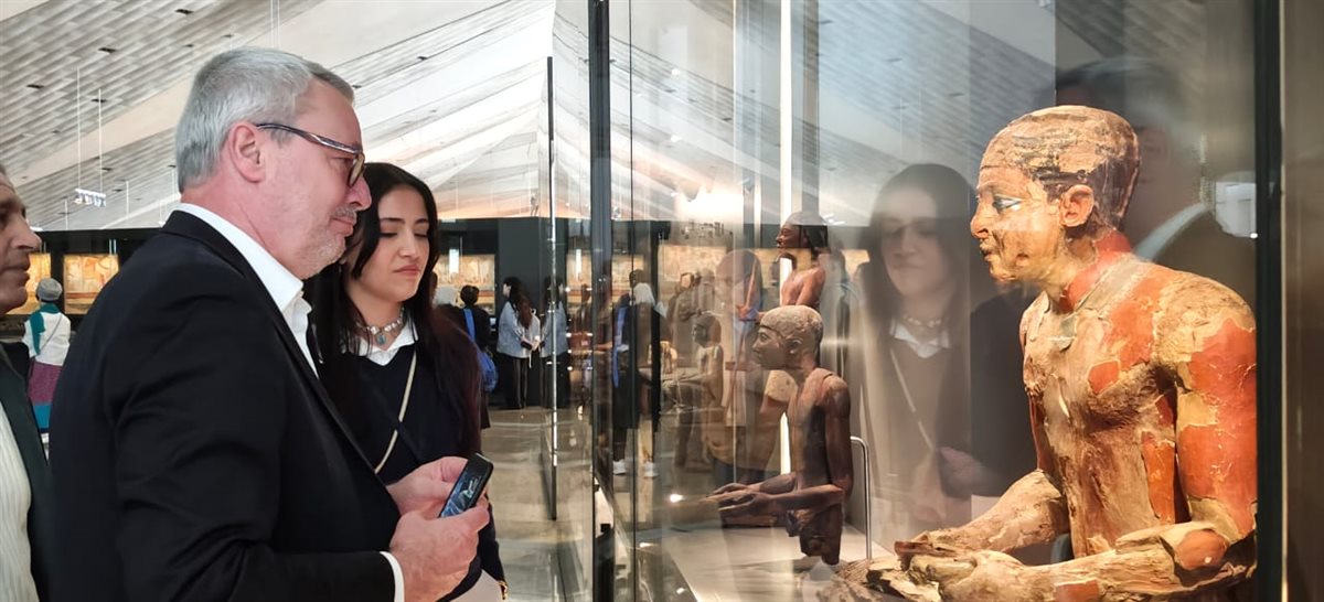 فيليب مولر رئيس قطاع الرياضة بمنظمة اليونسكو في جولته السياحية