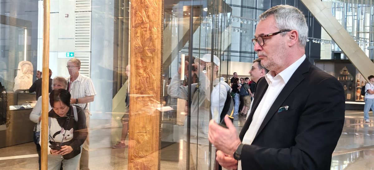 فيليب مولر رئيس قطاع الرياضة بمنظمة اليونسكو في جولته السياحية