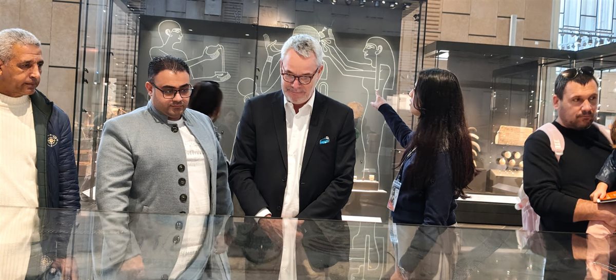 فيليب مولر رئيس قطاع الرياضة بمنظمة اليونسكو في جولته السياحية