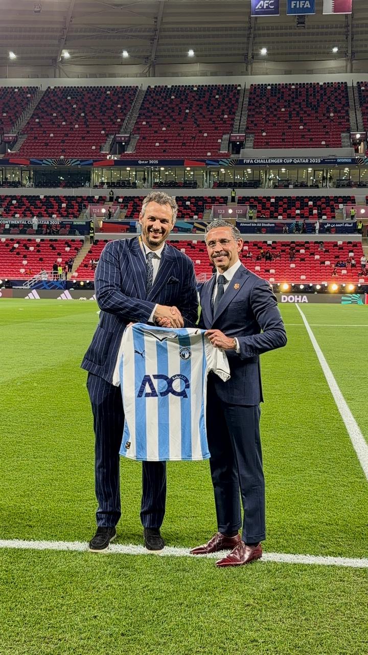 المهندس ممدوح عيد ونائب رئيس نادي فلامنجو وتبادل هداية تذكارية