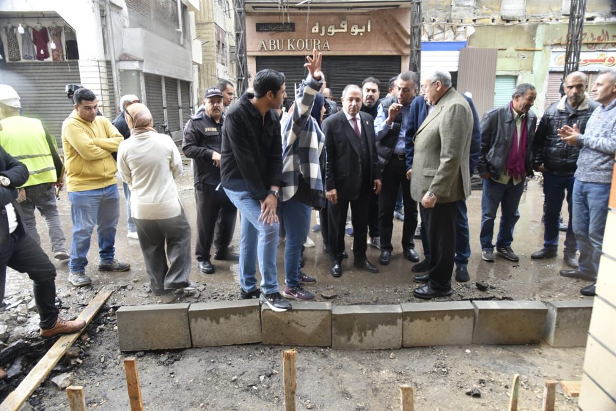 محافظ بورسعيد يتابع أعمال تطوير شارعي الحميدي والتجاري 