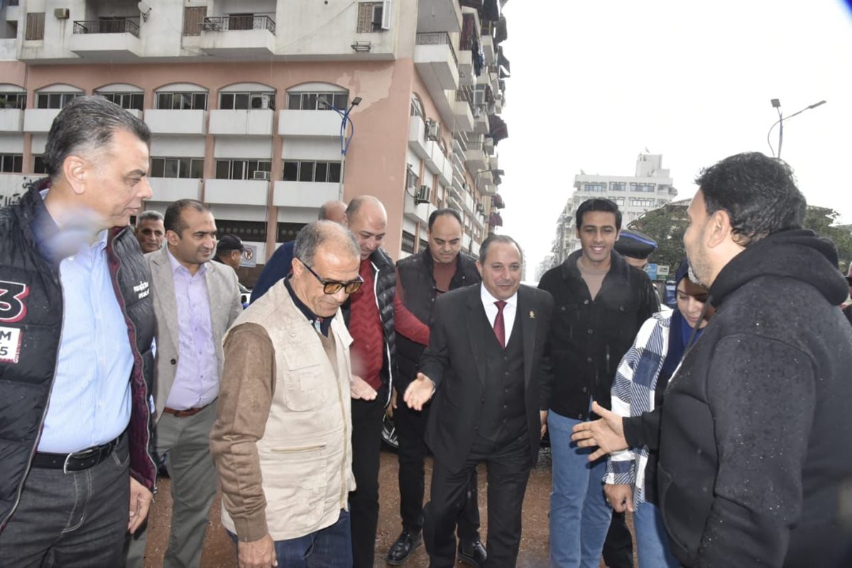 محافظ بورسعيد يتابع أعمال تطوير شارعي الحميدي والتجاري 