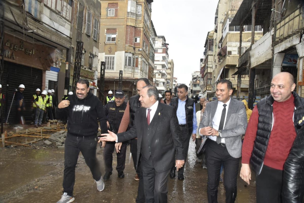 محافظ بورسعيد يتابع أعمال تطوير شارعي الحميدي والتجاري 