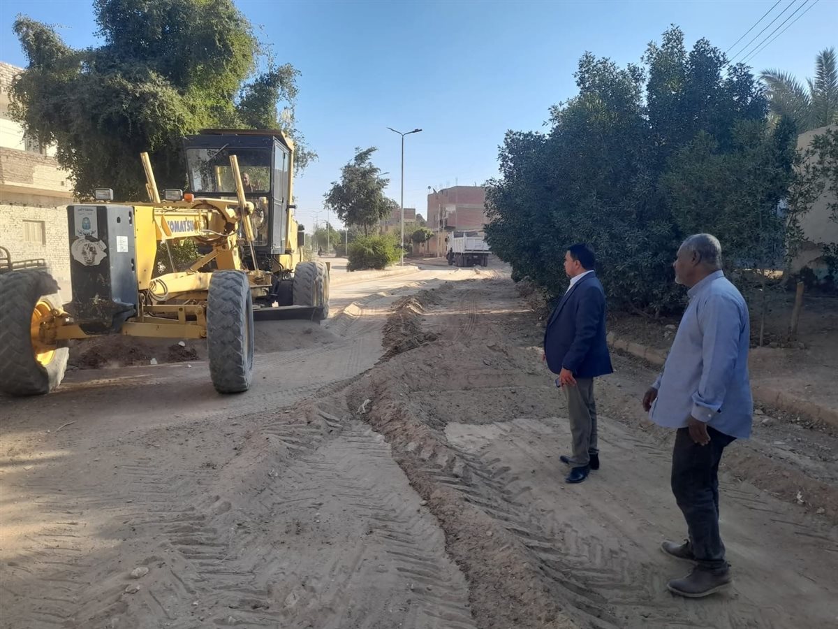 رئيس مدينة الطود يتابع أعمال رفع كفاءة الطرق والتجميل