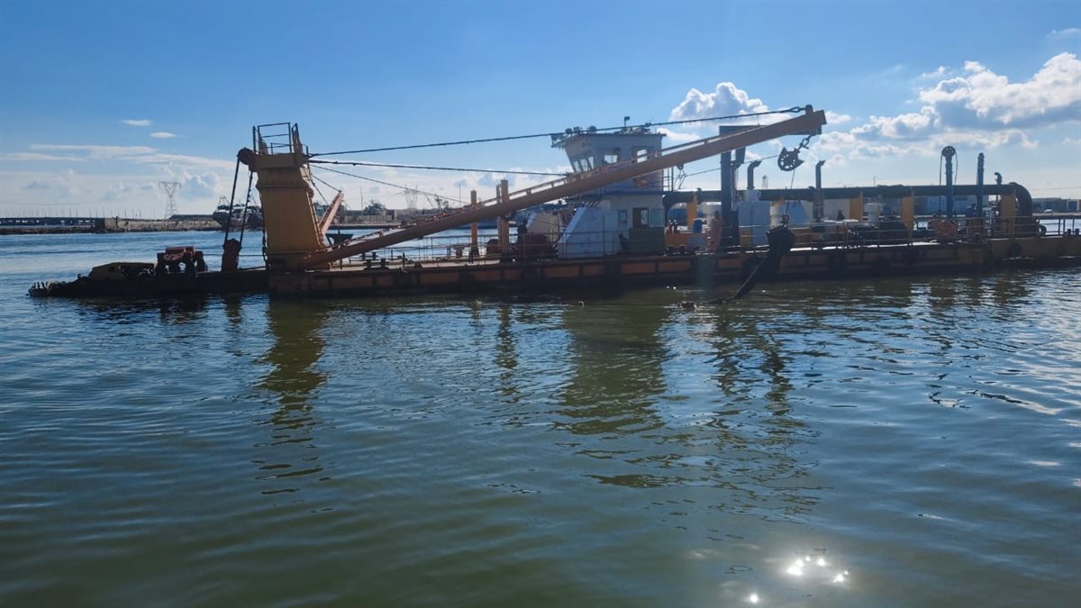 أعمال تعميق بحيرة البرلس