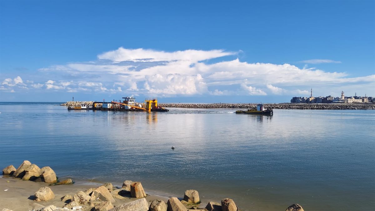 أعمال تعميق بحيرة البرلس