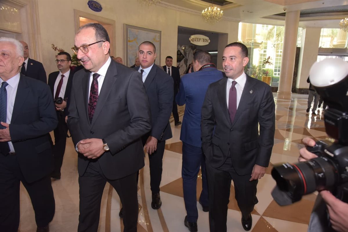 وزير قطاع الأعمال والنائب محمد زكي