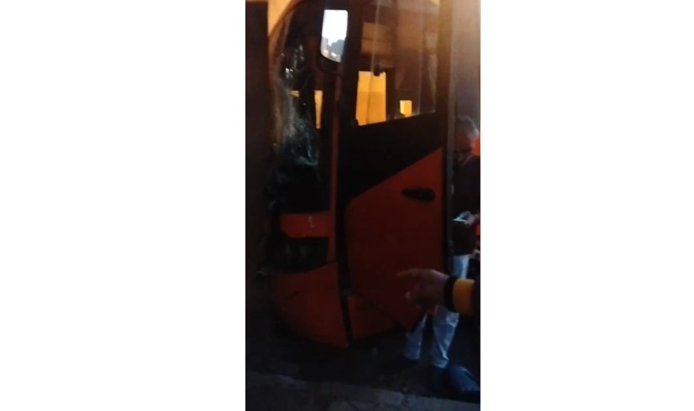 أتوبيس مدرسة نرمين إسماعيل يقتحم غرفة نوم أسرة في بدر