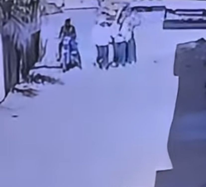 الأمن يفحص فيديو تحرش قائد دراجة بطالبة وسط الشارع