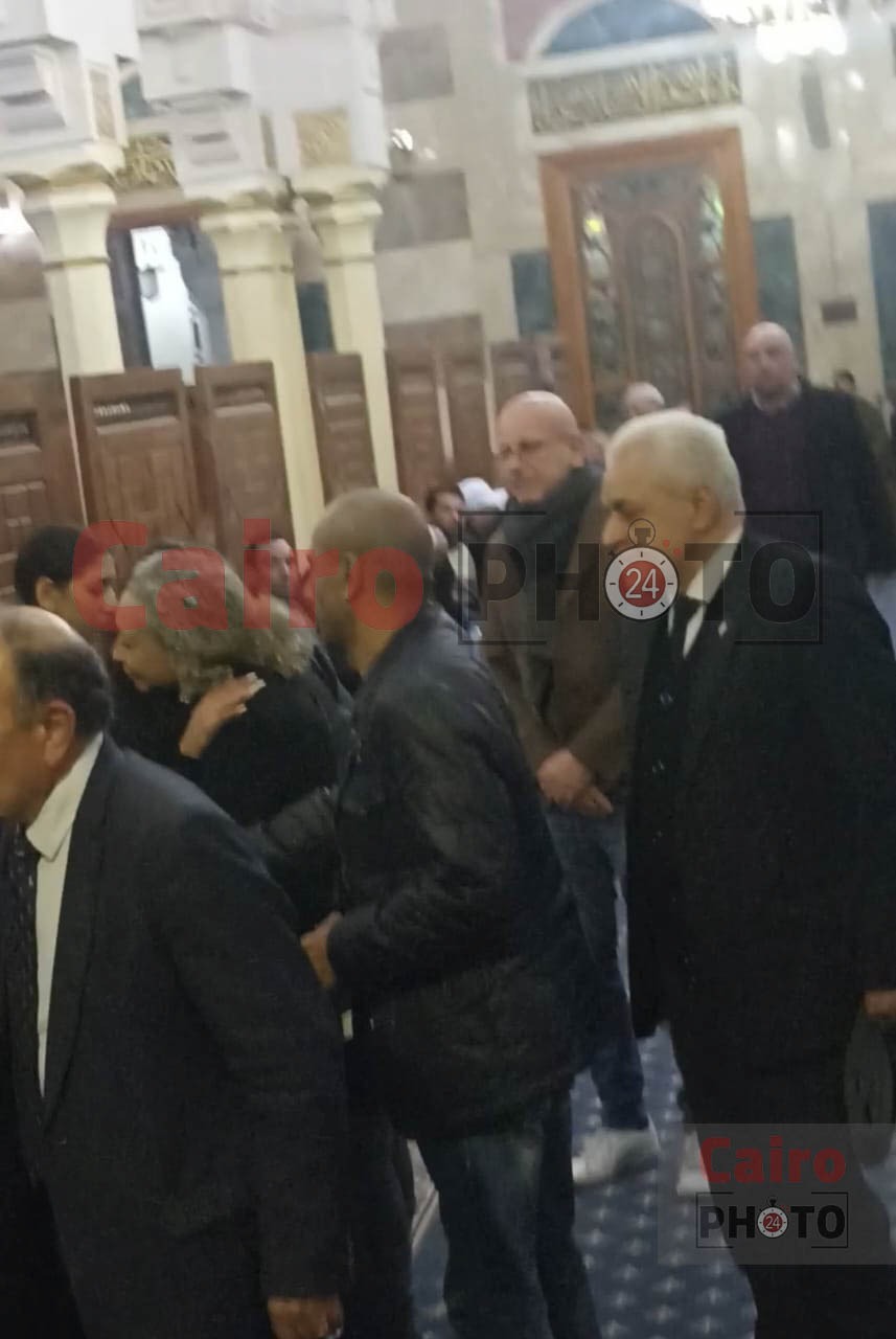 حمدين يقدم واجب العزاء في الناشر محمد هاشم