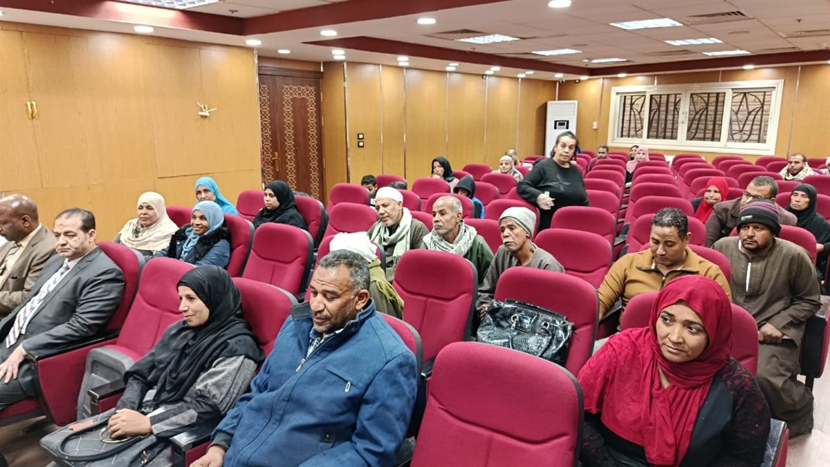 نائب محافظ الأقصر يتابع طلبات المواطنين في اليوم المفتوح