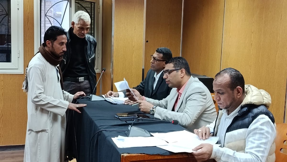 نائب محافظ الأقصر يتابع طلبات المواطنين في اليوم المفتوح