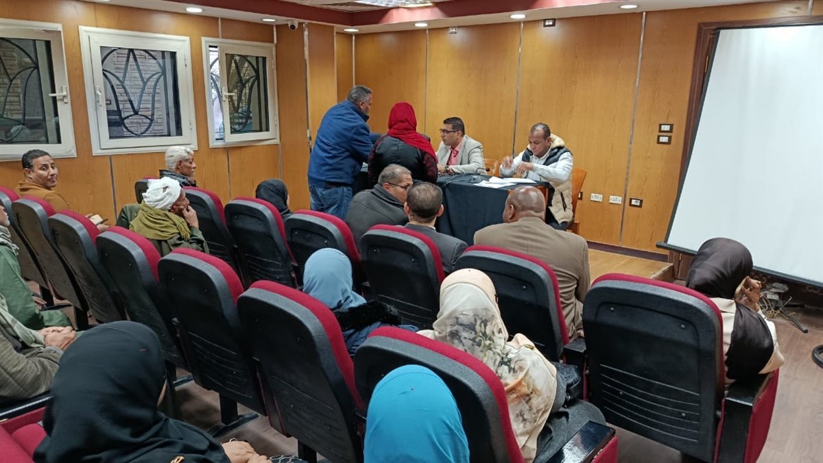 نائب محافظ الأقصر يتابع طلبات المواطنين في اليوم المفتوح