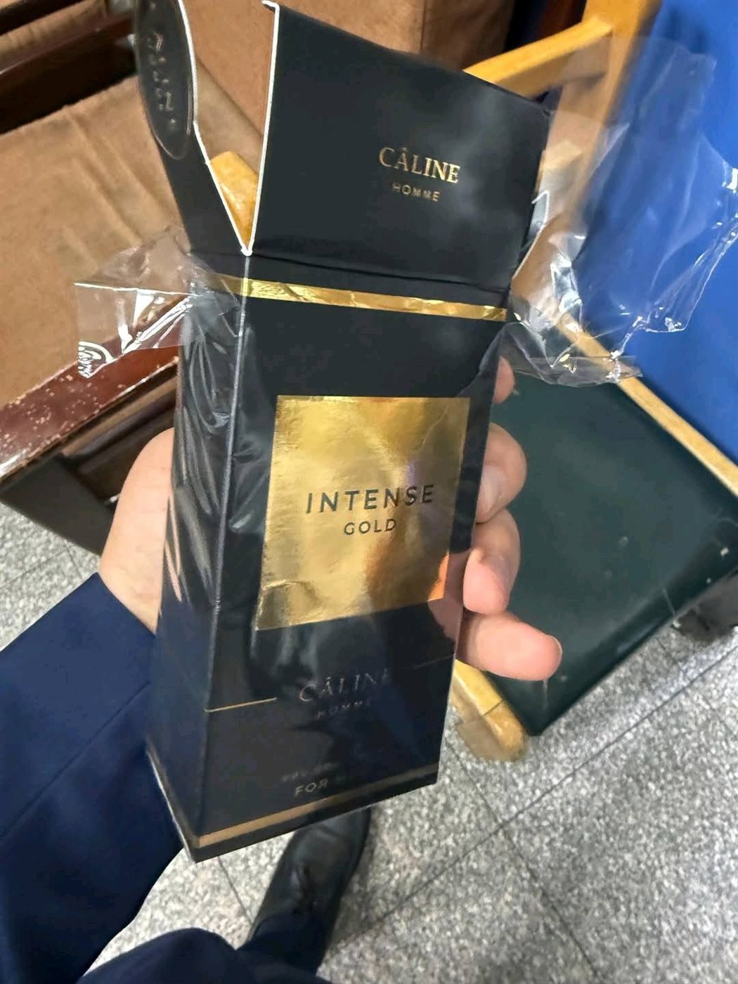 جمارك الغردقة تحبط تهريب كمية حشيش مع مصري قادم من النمسا