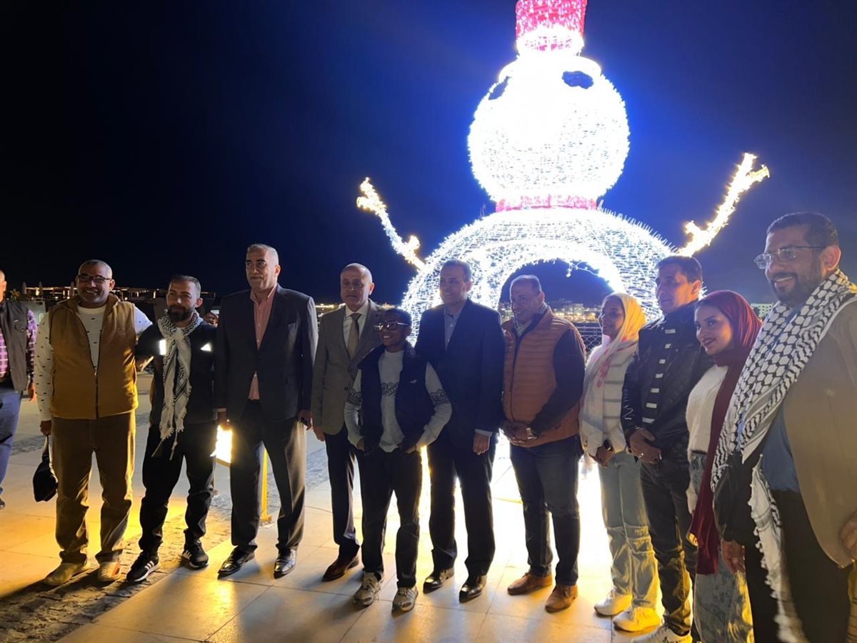 محافظ الأقصر مع المواطنين على الكورنيش