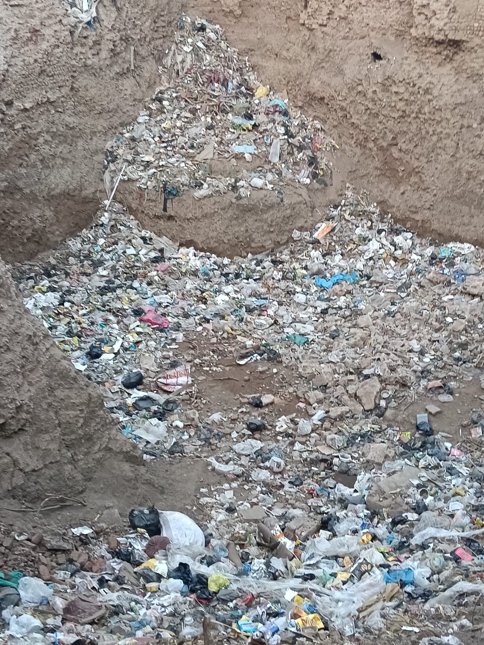 انهيار جزء من ضريح