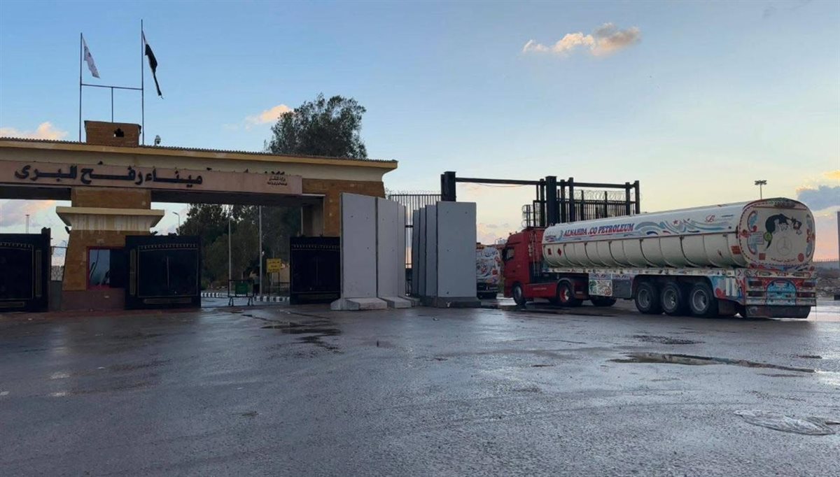 لسوء الأحوال الجوية.. الهلال الأحمر المصري يدعم قطاع غزة بإمدادات شتوية