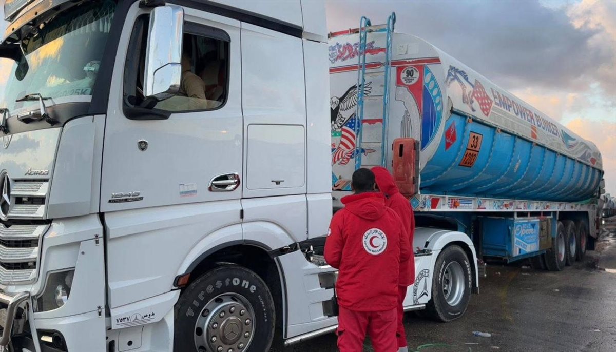 لسوء الأحوال الجوية.. الهلال الأحمر المصري يدعم قطاع غزة بإمدادات شتوية