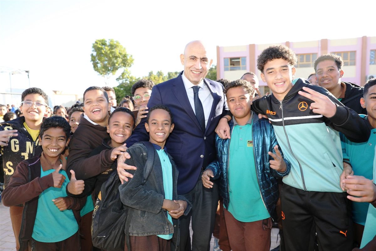 وزير التربية والتعليم ومحافظ أسوان يتابعان سير العملية التعليمية بمدرسة الشهيد عمرو فريد المتميزة للغات