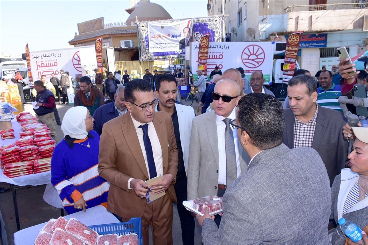 محافظ الأقصر يفتتح سوق اليوم الواحد