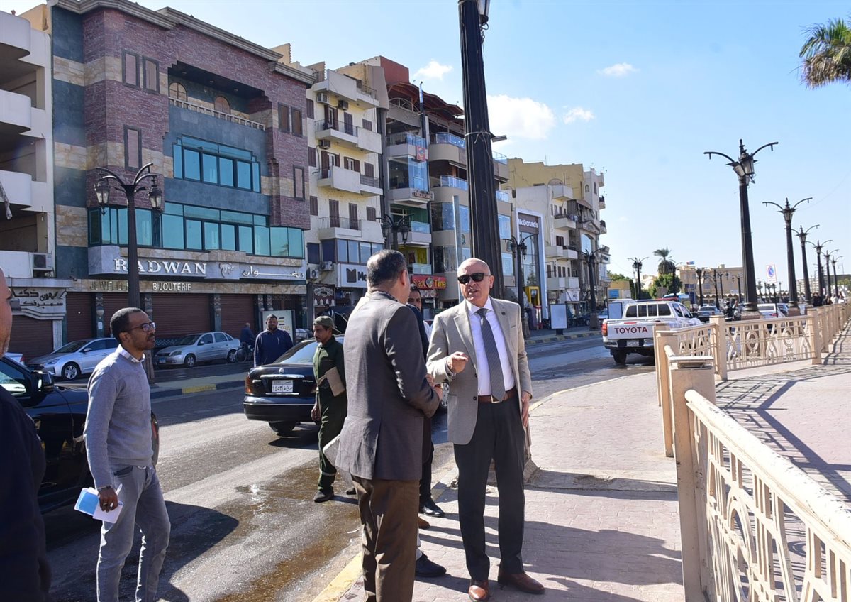 جولة ميدانية لمحافظ الأقصر