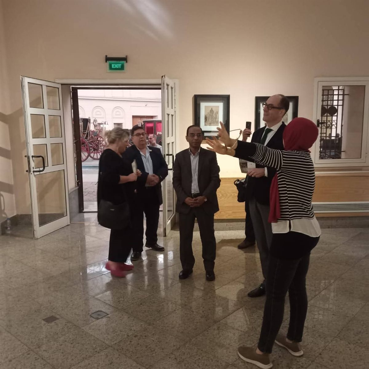 سفير النمسا بالقاهرة داخل قاعات العرض&nbsp;