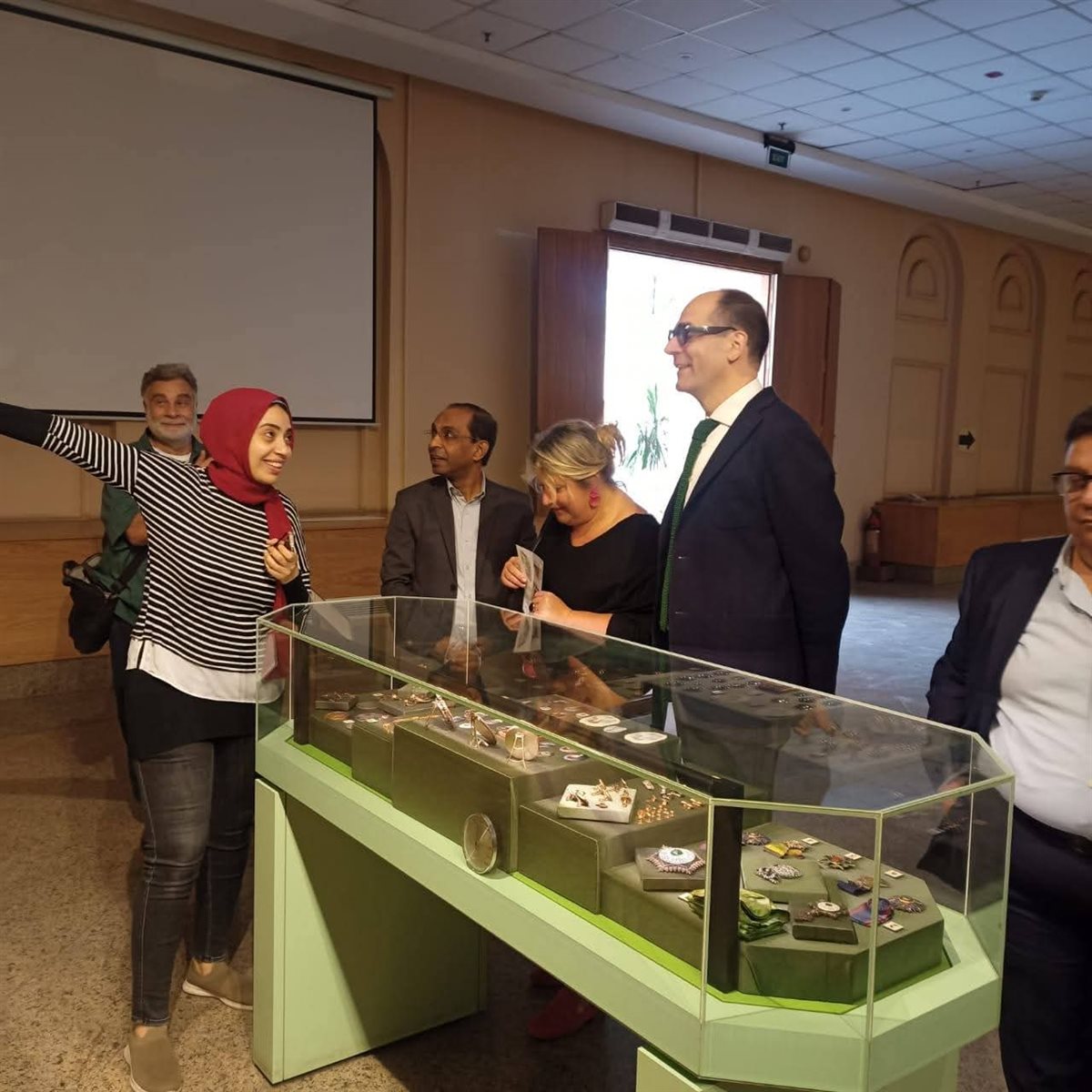 سفير النمسا بالقاهرة يزور متحف المركبات الملكية ببولاق