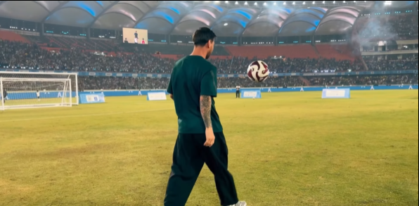 ليونيل ميسي نجم فريق إنتر ميامي الأمريكي وقائد منتخب الأرجنتين خلال زيارته إلى الهند