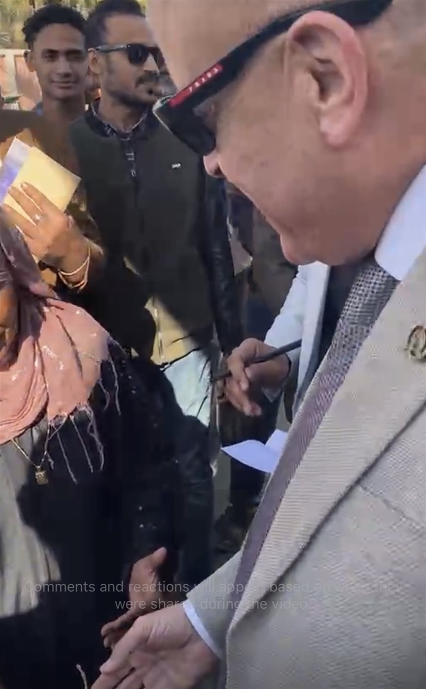 محافظ الأقصر وبائعة الثوم