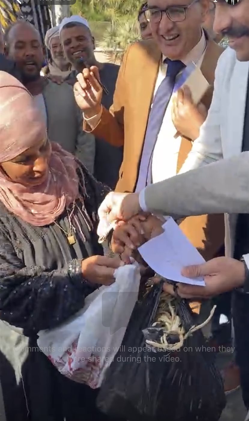 محافظ الأقصر وبائعة الثوم