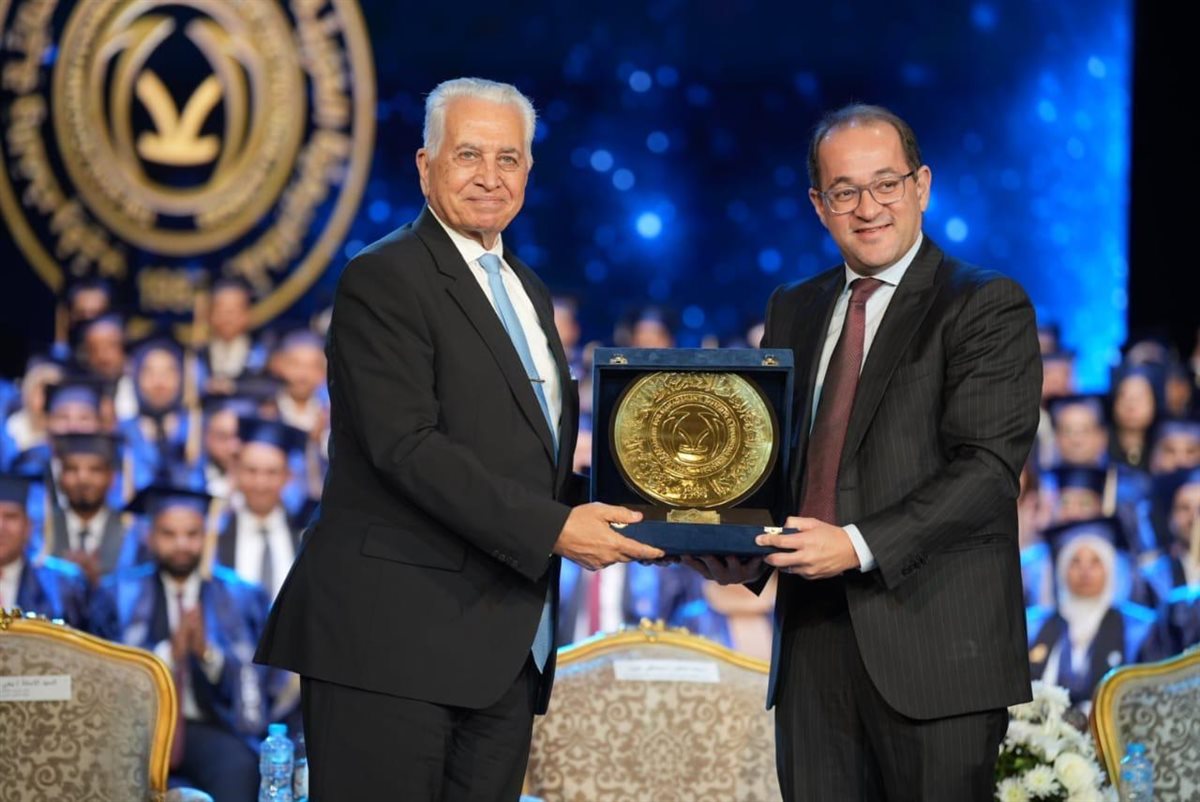 وزير المالية يحتفل مع خريجي برامج الماجستير والدكتوراة بالأكاديمية العربية للعلوم الإدارية