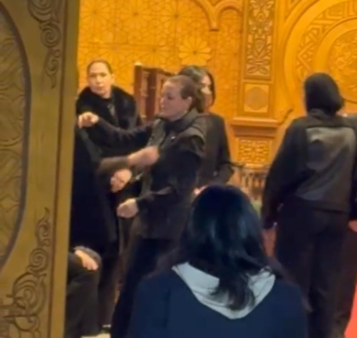 &nbsp;ريهام عبد الغفو أول حضور عزاء السيدة إيمان شقيقة عادل إمام