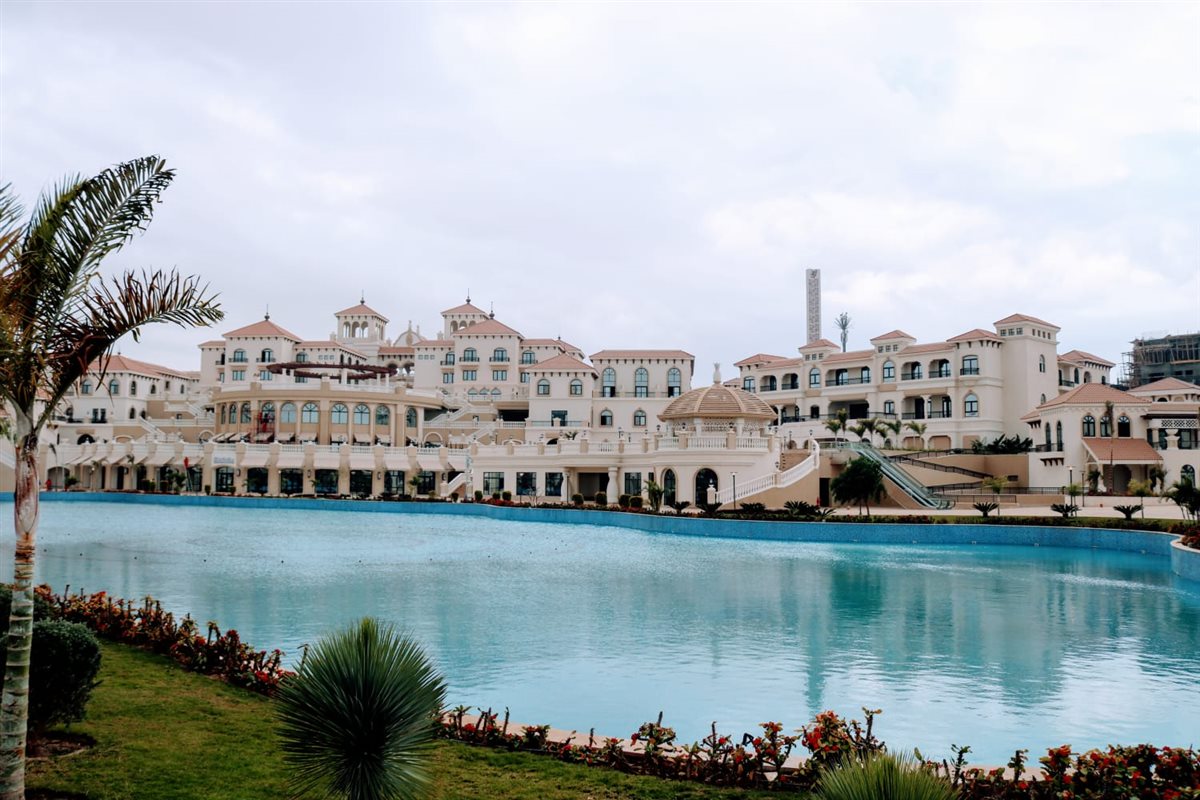 &nbsp;كارفور وكيدز ستيشن في The Village