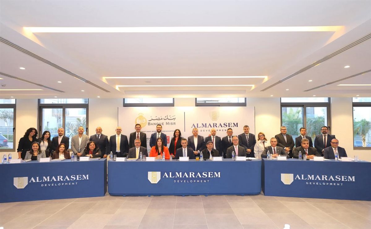 جانب من التوقيع