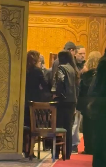 كريم ومحمد محمود عبد العزيز يقدمان واجب العزاء في شقيقة عادل إمام