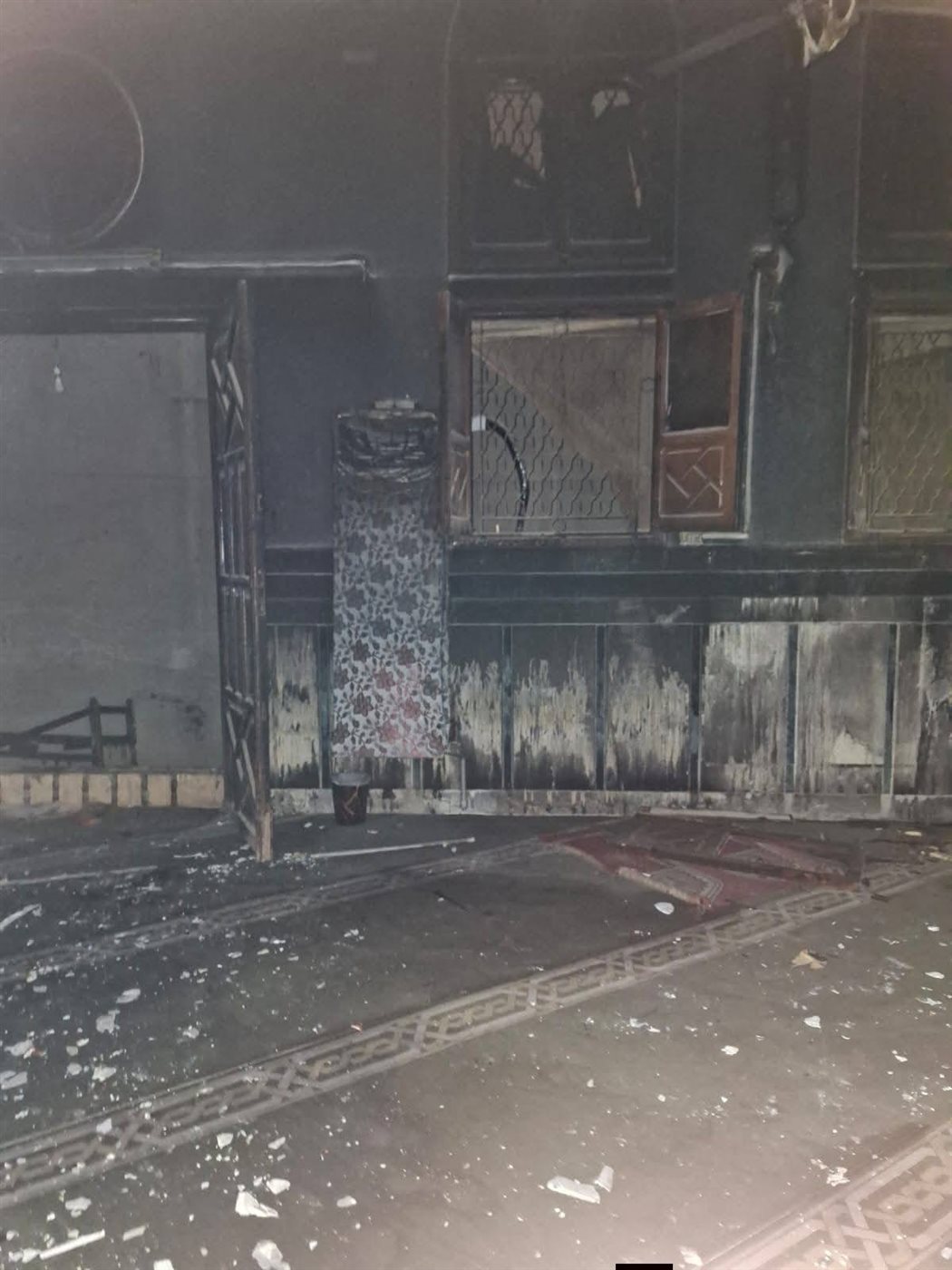 جانب من الحريق