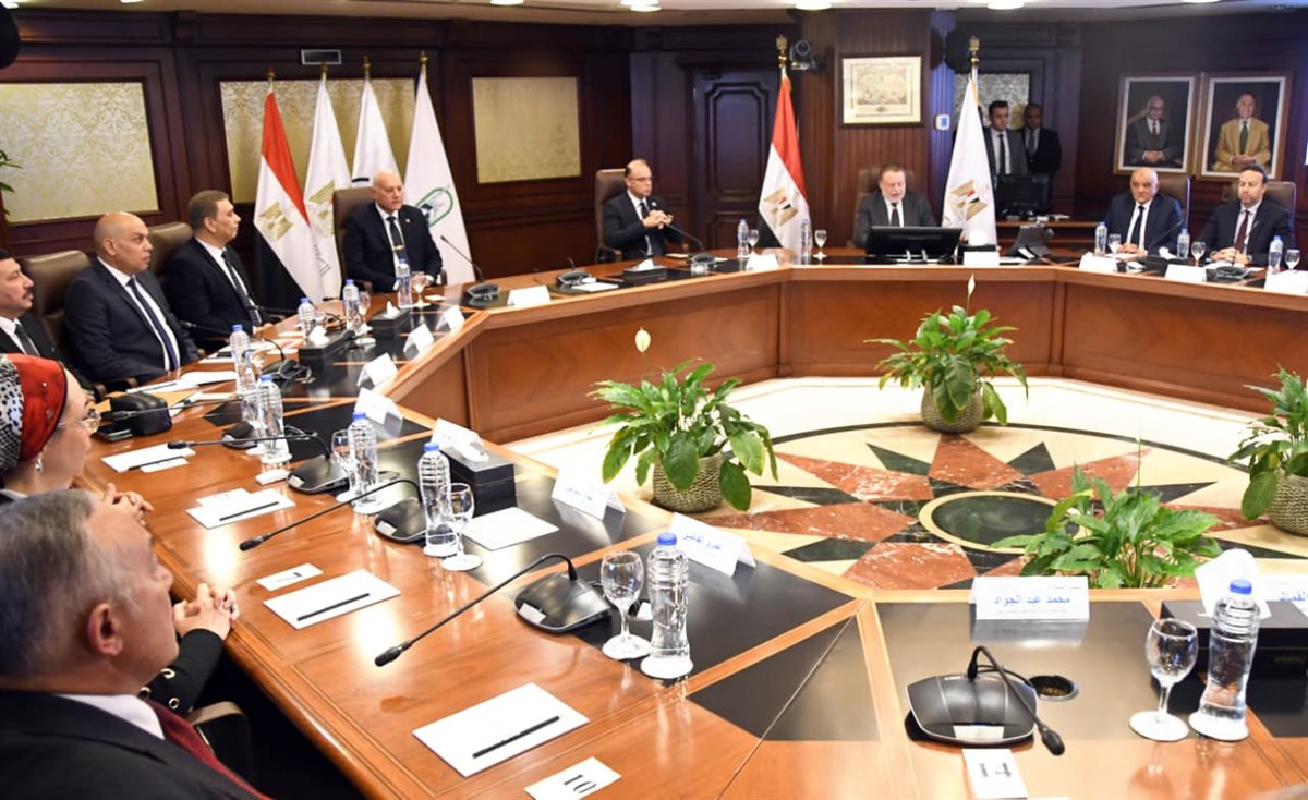 جانب من التوقيع