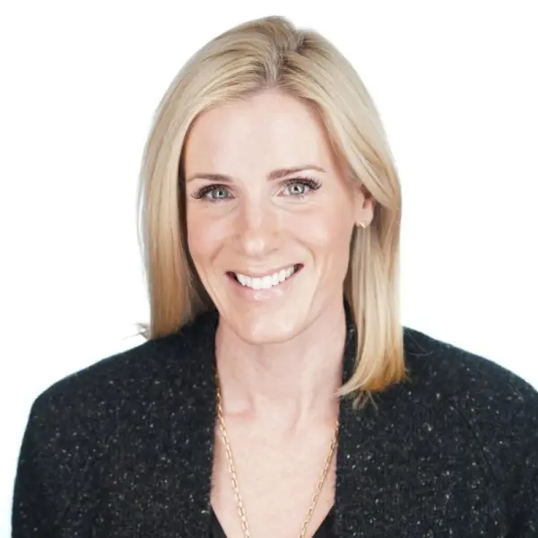 كريستين كابوت الموظفة سابقة صاحبة واقعة كولدبلاي الشهير تكسر صمتها بعد شهور