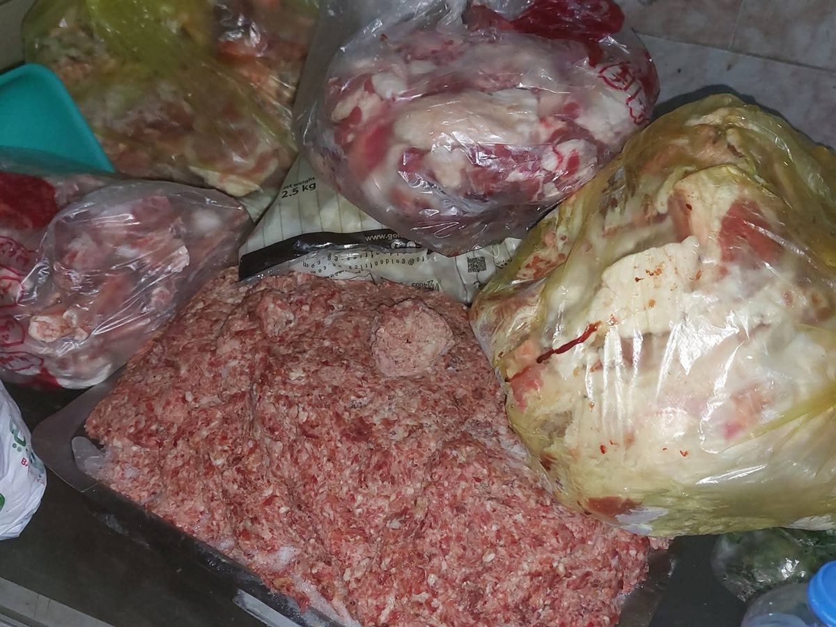 ضبط لحوم غير صالحة للإستخدام الآدمي بأحد مطاعم الغردقة