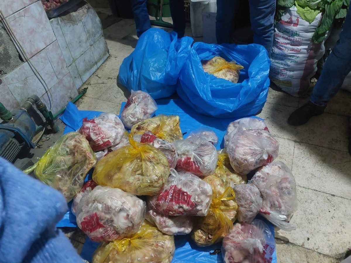 ضبط لحوم غير صالحة للإستخدام الآدمي بأحد مطاعم الغردقة