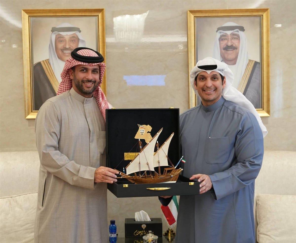 محمد الخريجي رئيس الشركة العربية يتلقي وزير الإعلام الكويتي