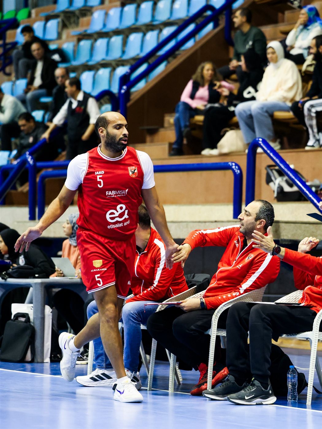 <strong>الأهلي يفوز على&nbsp;</strong><span style=