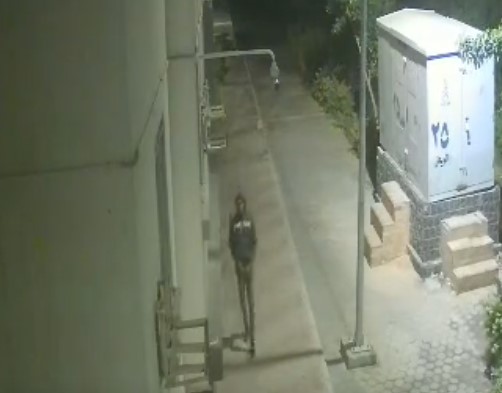 جانب من فيديو سرقة منزل سيدة في الشرق&nbsp;