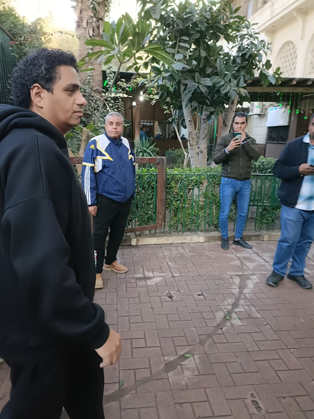 محمد صلاح العزب أبرز الحضور في جنازة الفنانة سمية الألفي