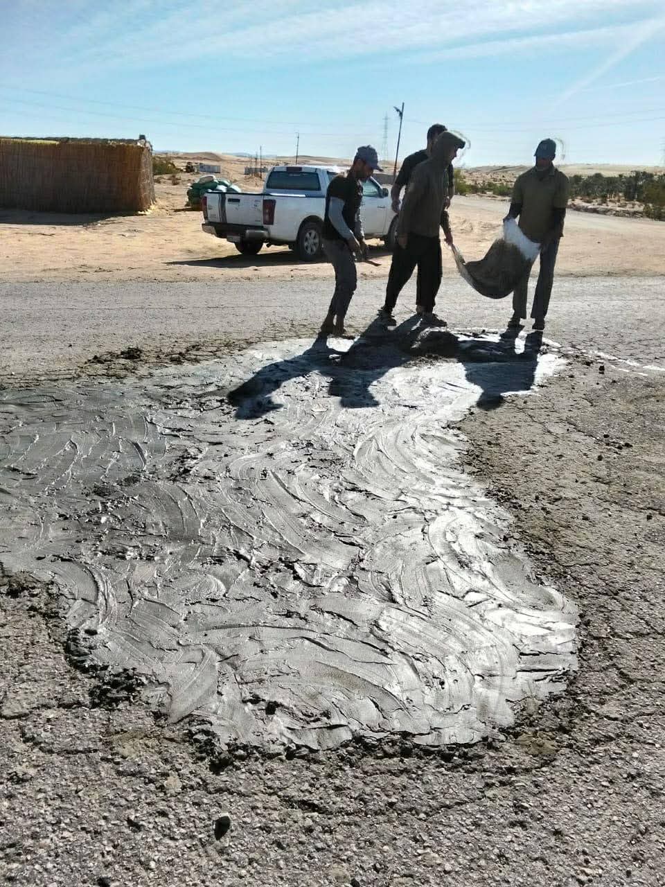 بعد تكرار الحوادث.. مبادرة أهلية لإصلاح حفر بطريق العريش - القنطرة